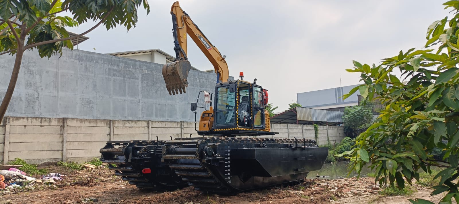 PONTON AMPHIBIOUS EXCAVATOR 7,5 TON